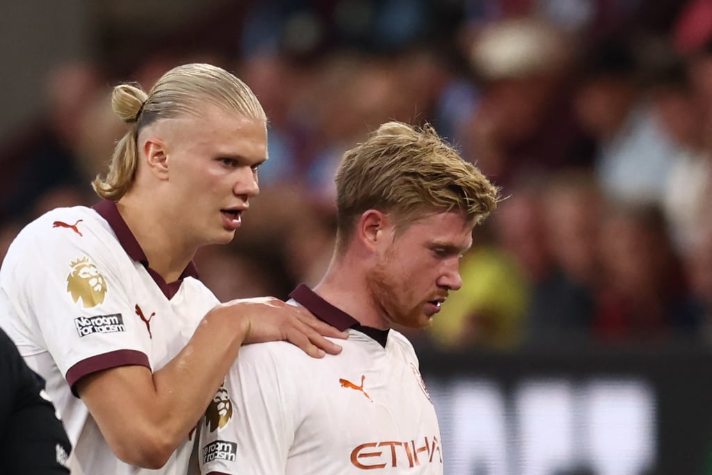 Manchester City’s Norwegian striker Erling Haaland (left) comforts Kevin De Bruyne as he leaves the pitch. Photo: AFP
