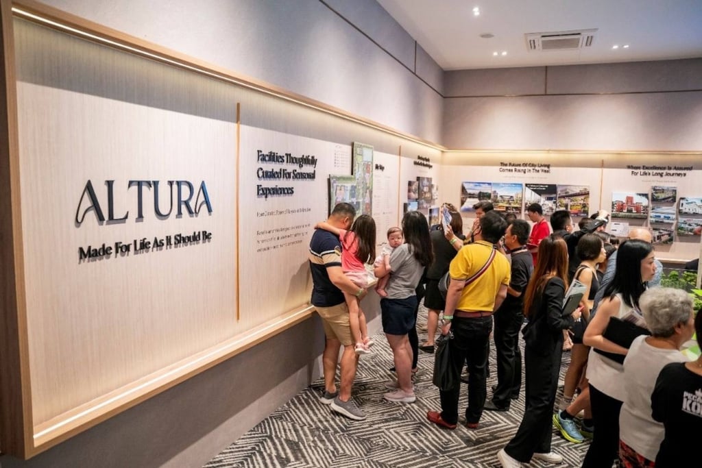 Potential customers at the launch of Altura EC project on the weekend of August 5-6 in Singapore. Photo: Qingjian Realty.