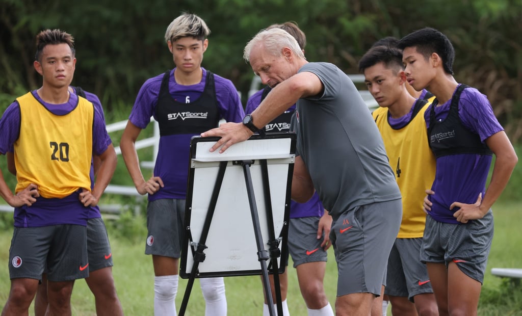 Jorn Andersen briefs players at training, on a day when he criticised clubs and league officials. Photo: Yik Yeung-man