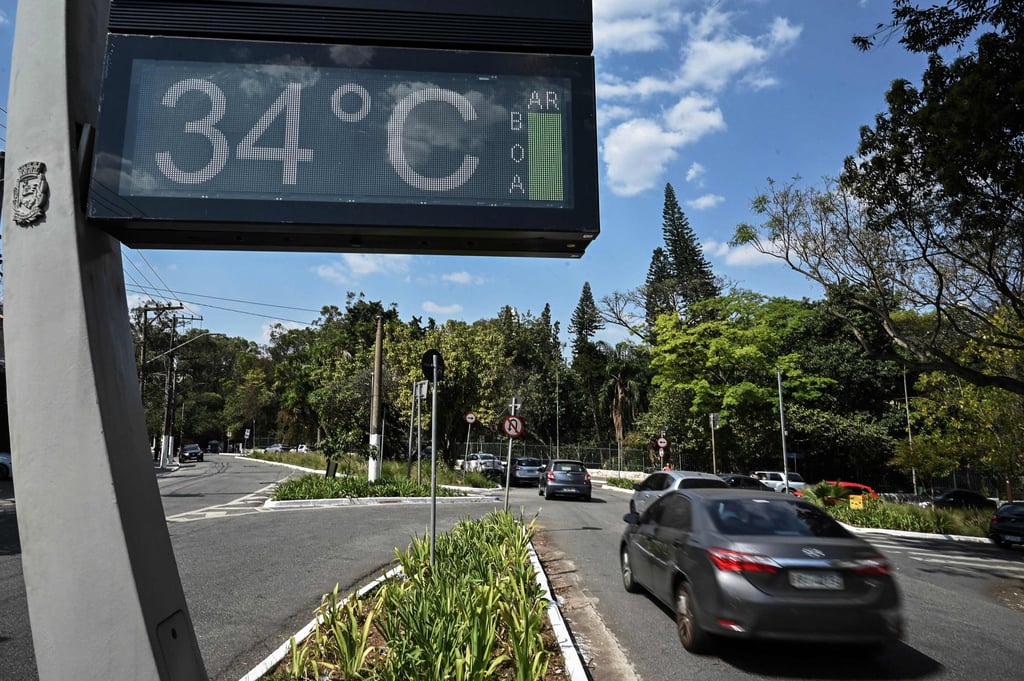 A signboard displaying the temperature of 34 degrees Celsius in Sao Paulo on Wednesday last week. Brazil is experiencing a heatwave in the middle of its winter. Photo: AFP A signboard displaying the temperature of 34 degrees Celsius in Sao Paulo on Wednesday last week. Brazil is experiencing a heatwave in the middle of its winter. Photo: AFP