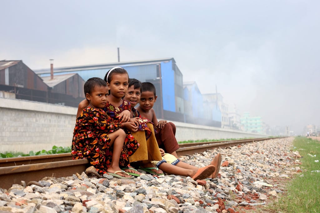 Children sit on railway tracks in Dhaka amid heavy pollution. People in Bangladesh risk losing 6.8 years of life on average to pollution, according to a new study. Photo: Zuma Press Wire/dpa