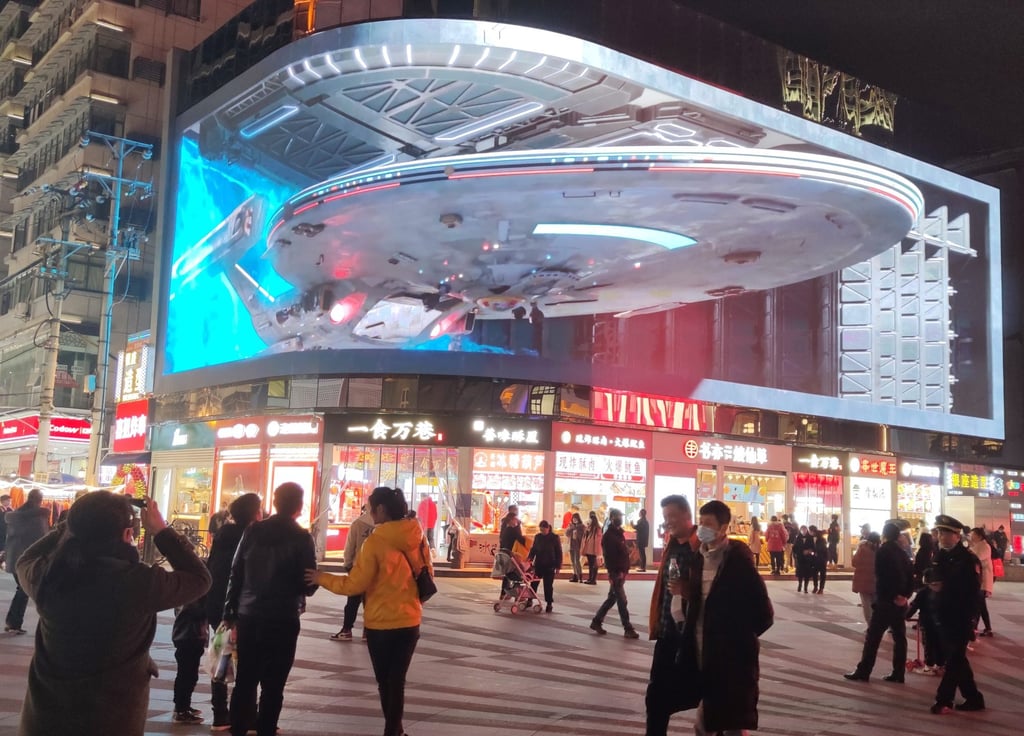 People watch a 3D advertising screen in Wuhan, China in 2021. Photo: Getty Images