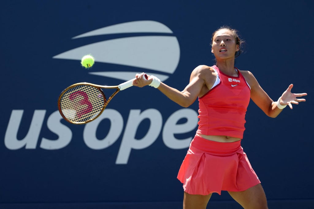 Qinwen Zheng returns a shot against Kaia Kanepi of Estonia at Flushing Meadows. Photo: Getty Images via AFP
