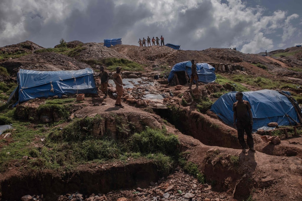 Miners rest after working in the pit to look for gold in a mine in South Kivu, Democratic Republic of Congo in November 2021. Photo: AFP