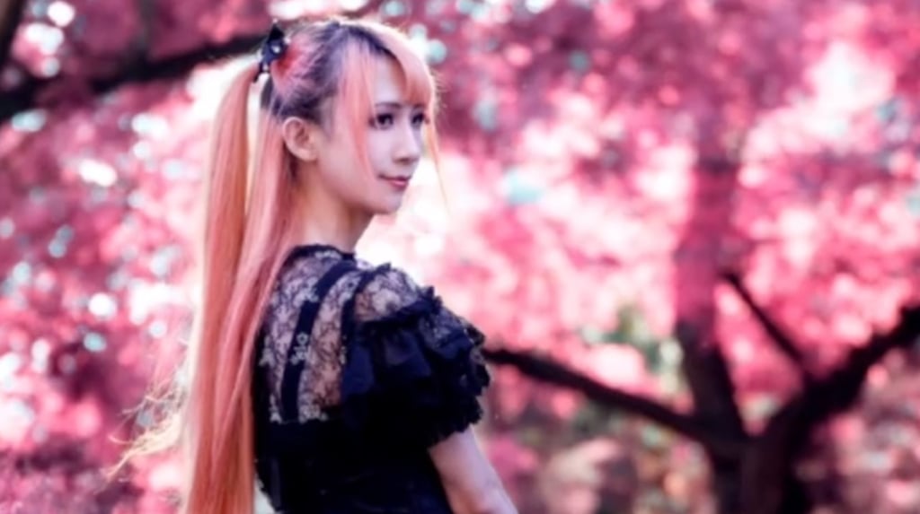 D-Jiang spends two hours every morning perfecting his look and fixing his hair before going to work. Photo: QQ.com D-Jiang spends two hours every morning perfecting his look and fixing his hair before going to work. Photo: QQ.com