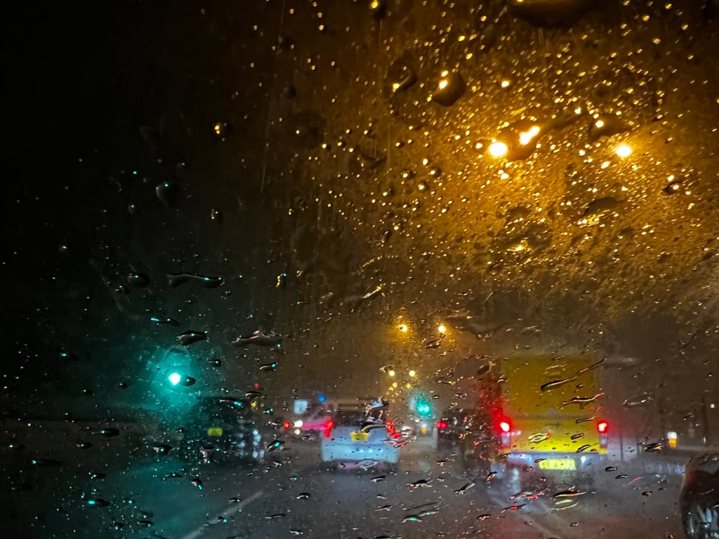 Traffic slows to a crawl on Ting Kok Road on Thursday night as the weather worsens. Photo: Denise Tsang