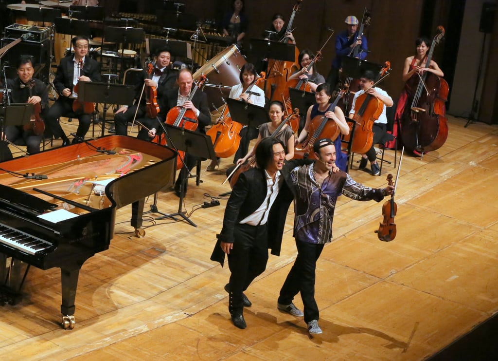 Joo (centre) with the other half of Igudesman & Joo, Russian-German violinist Aleksey Igudesman, and the Hong Kong Sinfonietta for the 2016 concert “Upbeat!”. Photo: Courtesy of the Hong Kong Sinfonietta Joo (centre) with the other half of Igudesman & Joo, Russian-German violinist Aleksey Igudesman, and the Hong Kong Sinfonietta for the 2016 concert “Upbeat!”. Photo: Courtesy of the Hong Kong Sinfonietta