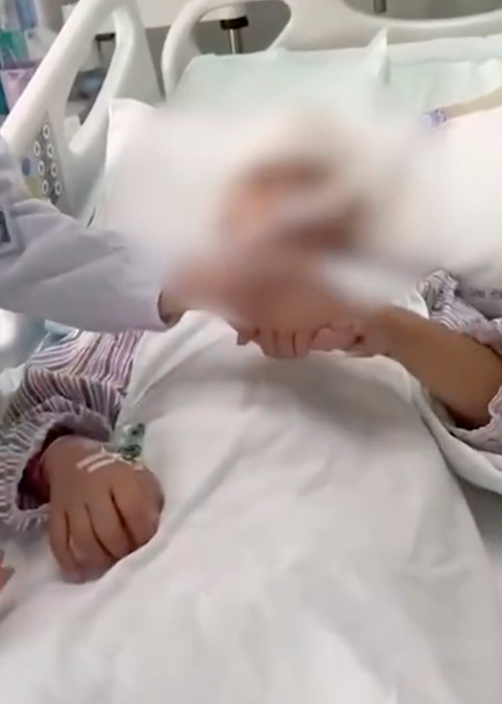 A school doctor told the girl she needed stitches after the alleged attack, but hospital tests later showed her skull was shattered with bone fragments lodged in her head. Photo: Weibo A school doctor told the girl she needed stitches after the alleged attack, but hospital tests later showed her skull was shattered with bone fragments lodged in her head. Photo: Weibo