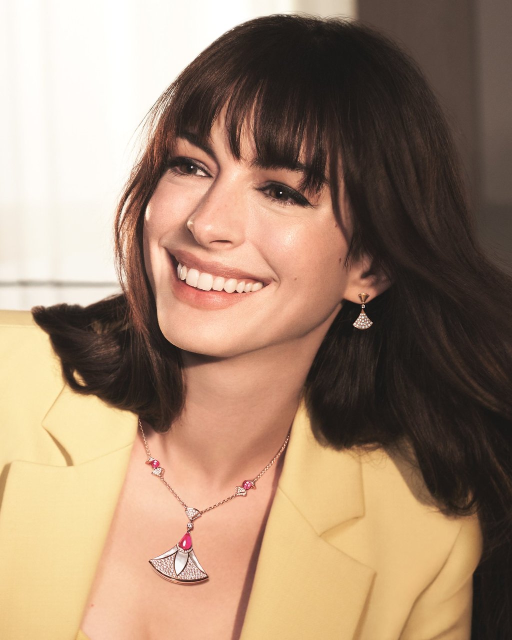 Anne Hathaway In Bulgari’s 2023 Divas’ Dream contemporary jewellery collection