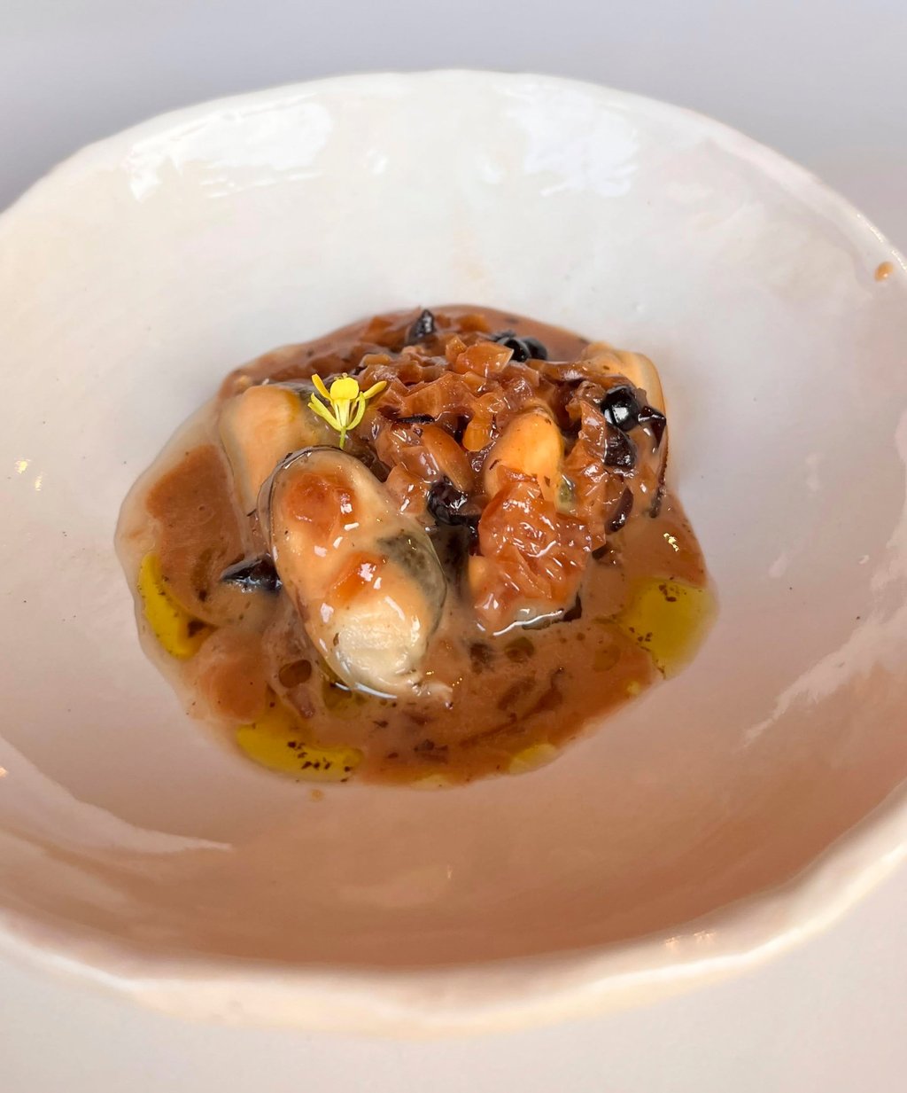 Che’s dish of Gallo mussels from Salt Spring Island, in British Columbia, Chinese fermented black bean and burnt honey sauce, and foraged bull kelp oil. Photo: Steven Che Che’s dish of Gallo mussels from Salt Spring Island, in British Columbia, Chinese fermented black bean and burnt honey sauce, and foraged bull kelp oil. Photo: Steven Che