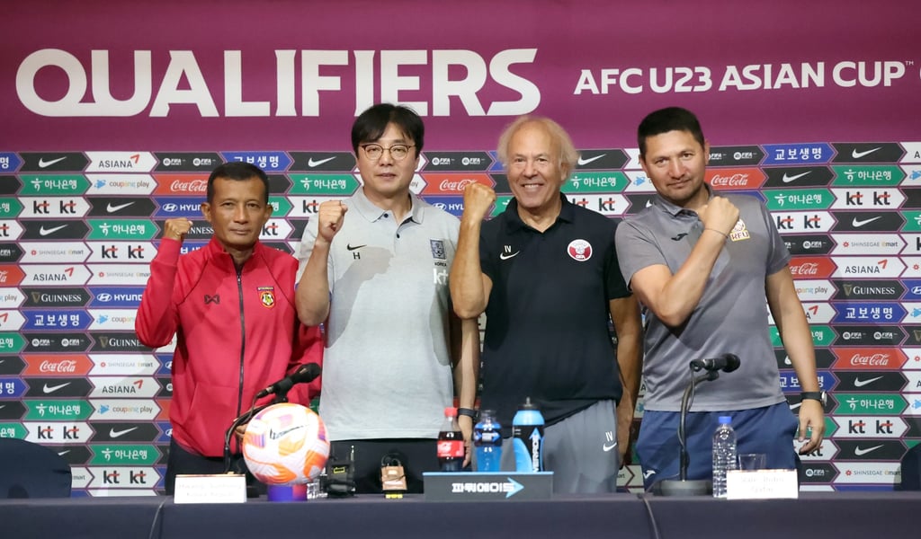 Hwang Sun-hong (second from left) has warned his South Korea players against complacency. Photo: EPA-EFE Hwang Sun-hong (second from left) has warned his South Korea players against complacency. Photo: EPA-EFE