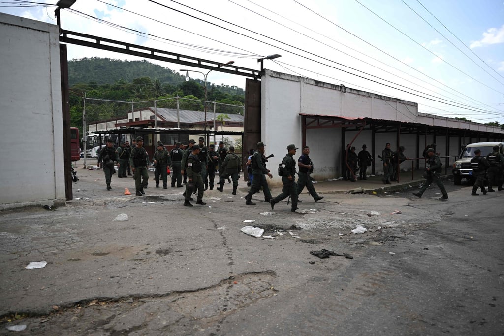 Security forces outside the Tocoron prison. Photo: AFP