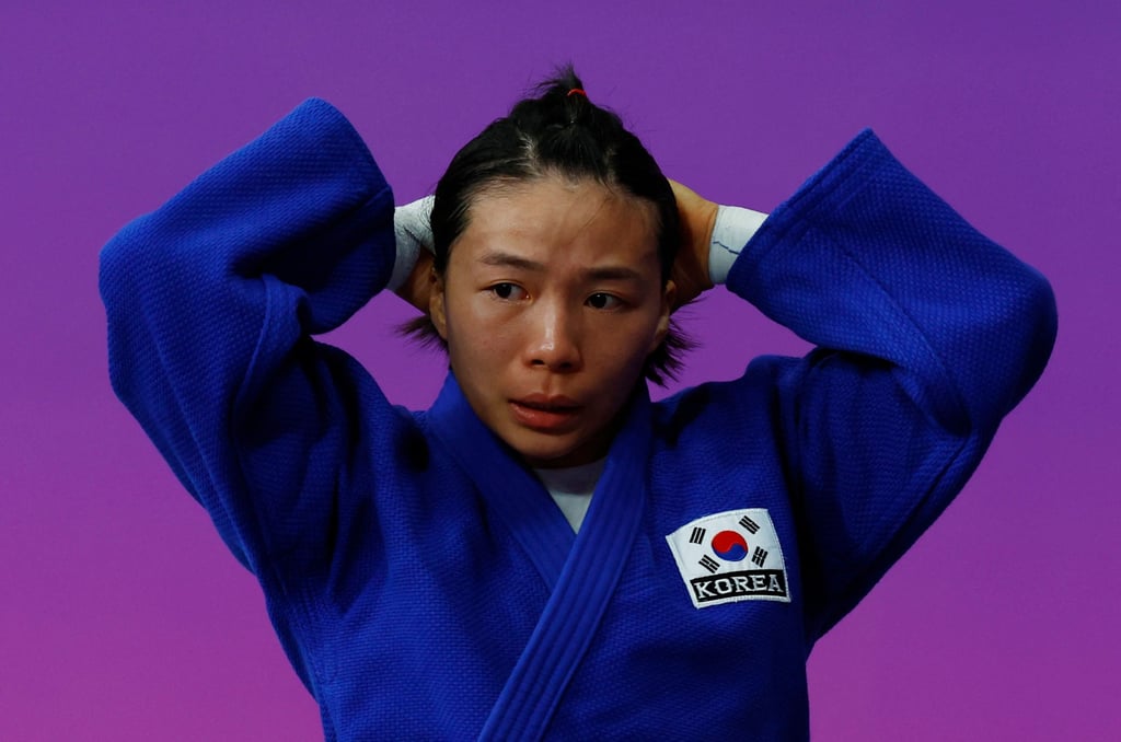 South Korea’s Lee Hye-kyeong looks dejected after losing her semi-final by disqualification. Photo: Reuters