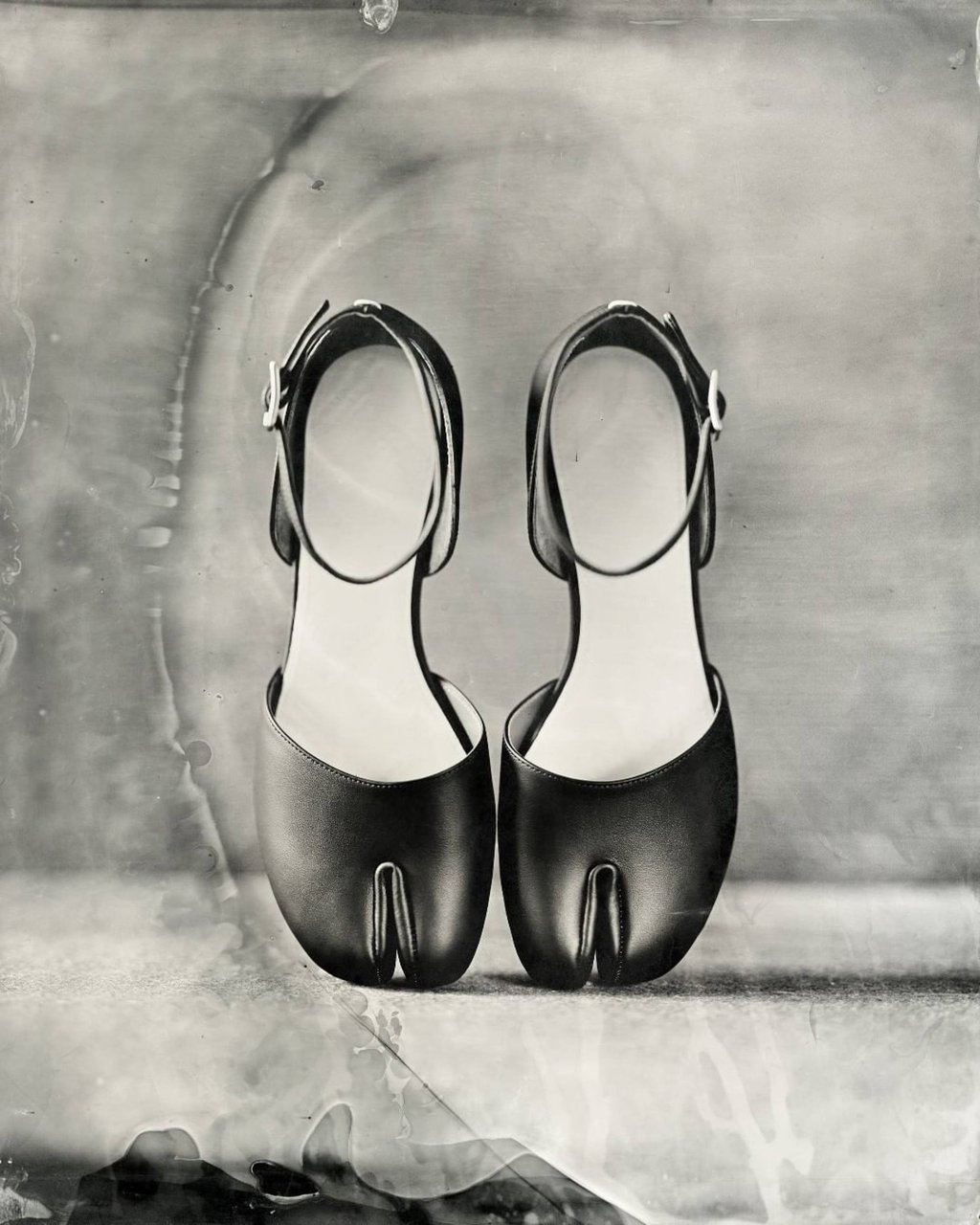 Explainer Love it or hate it Why the Maison Margiela Tabi is a cult classic Olivia Rodrigo and Dua Lipa are fans of the subversive split toe shoe with 15th century origins