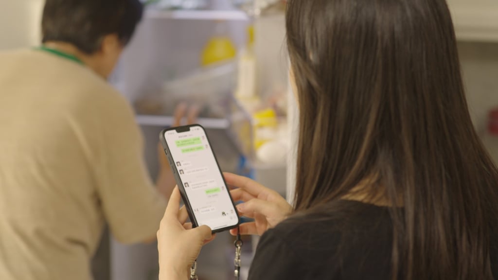 The Weixin and WeChat apps not only enable Chinese living overseas to keep up with loved ones and news from back home, but can also help them get settled in a new city. The Weixin and WeChat apps not only enable Chinese living overseas to keep up with loved ones and news from back home, but can also help them get settled in a new city.