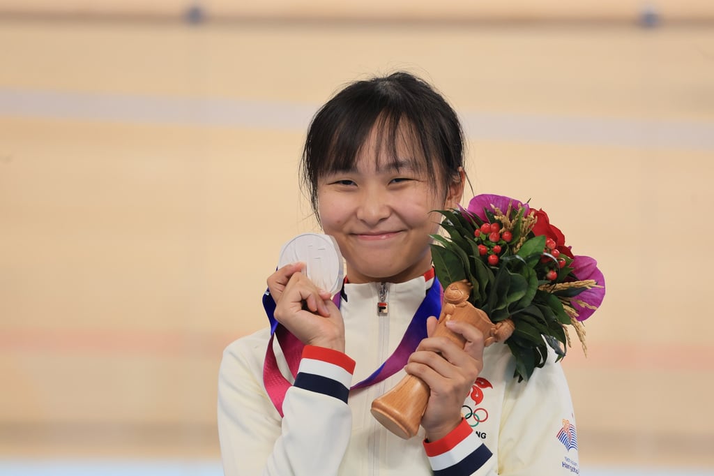 Ceci Lee collects her silver medal for the omnium at Chun’an Jieshou Sports Centre Velodrome. Photo: Dickson Lee Ceci Lee collects her silver medal for the omnium at Chun’an Jieshou Sports Centre Velodrome. Photo: Dickson Lee