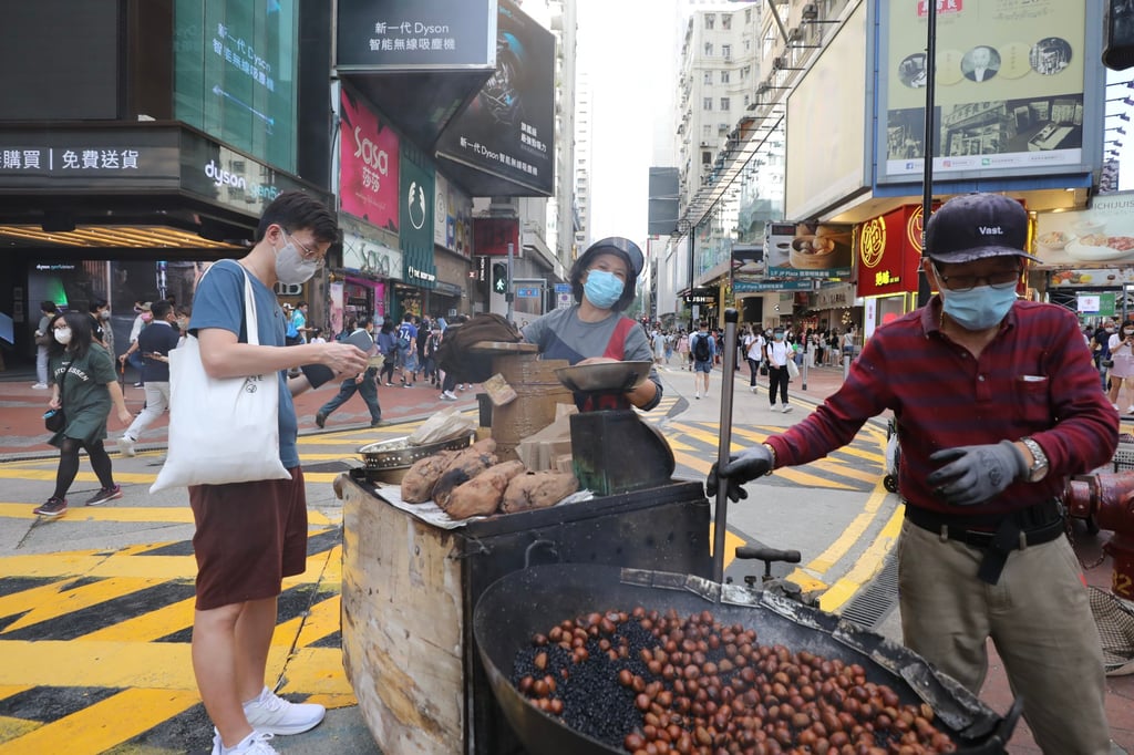 A food stall sells roasted sweet potatoes and chestnuts in Causeway Bay. Photo: Xiaomei Chen A food stall sells roasted sweet potatoes and chestnuts in Causeway Bay. Photo: Xiaomei Chen