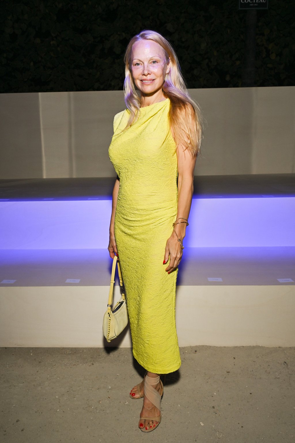 Pamela Anderson attends Isabel Marant’s SS24 fashion show on September 27, once again make-up free Pamela Anderson attends Isabel Marant’s SS24 fashion show on September 27, once again make-up free