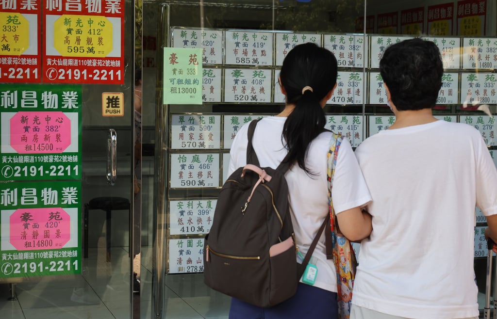 For those aged between 30 and 34 last year, their home purchasing power was cut by 49 per cent compared with young graduates in 1997. Photo: Edmond So For those aged between 30 and 34 last year, their home purchasing power was cut by 49 per cent compared with young graduates in 1997. Photo: Edmond So