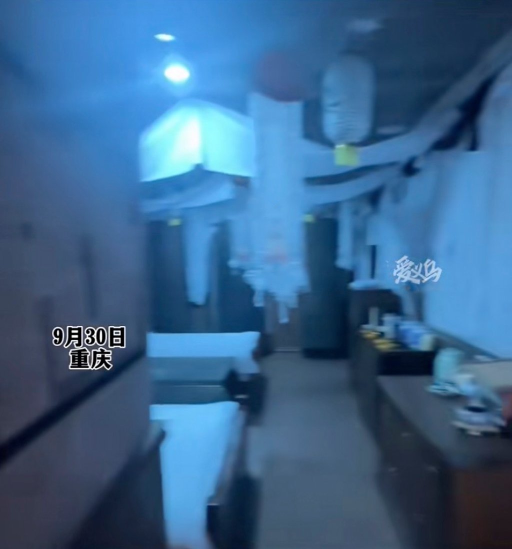 Hell-themed China hotel decorates room with coffins, wreaths and urns ...