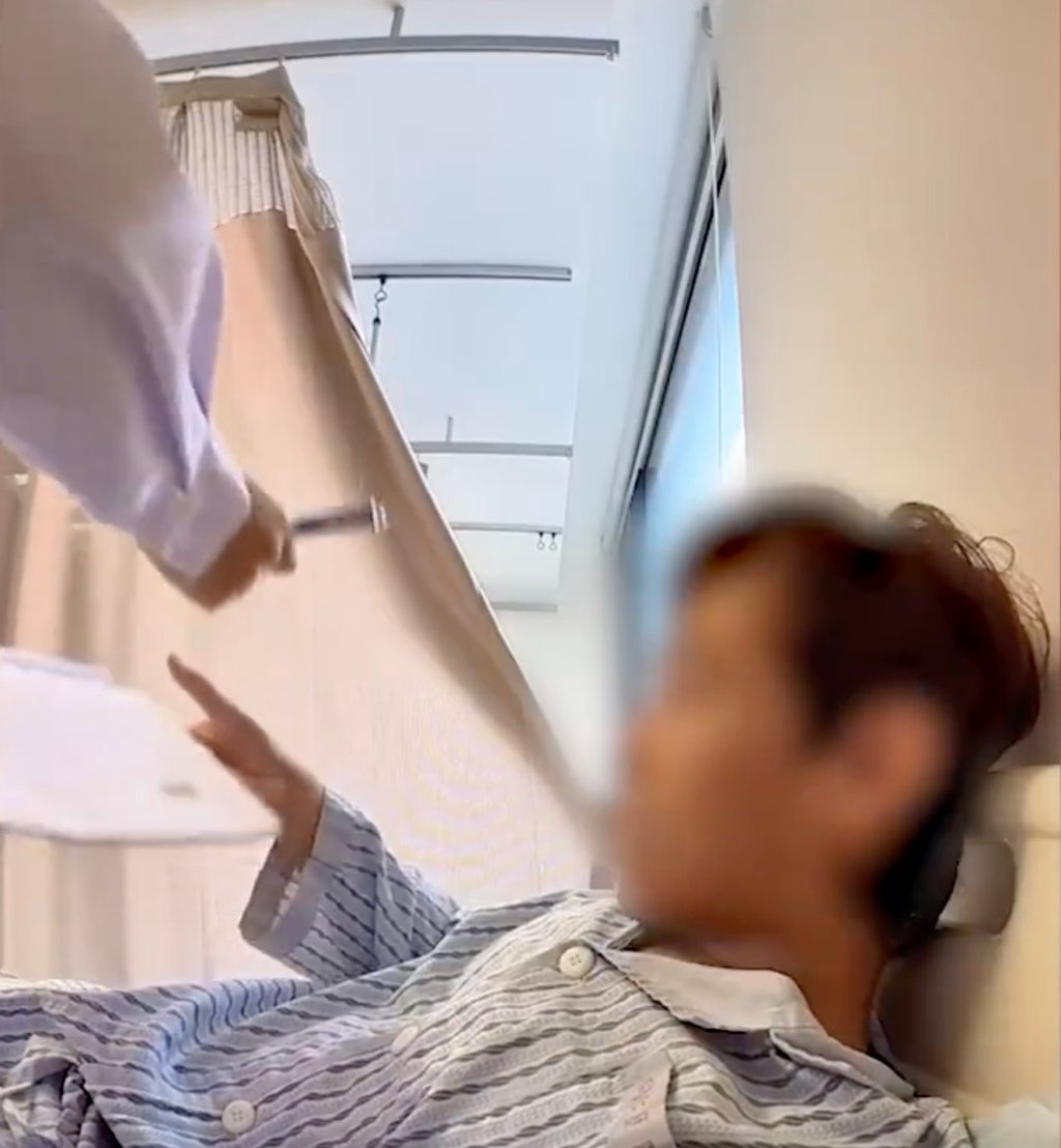 The 25-year-old man at the moment he signed the papers required for the procedure to go ahead. Photo: Weibo The 25-year-old man at the moment he signed the papers required for the procedure to go ahead. Photo: Weibo