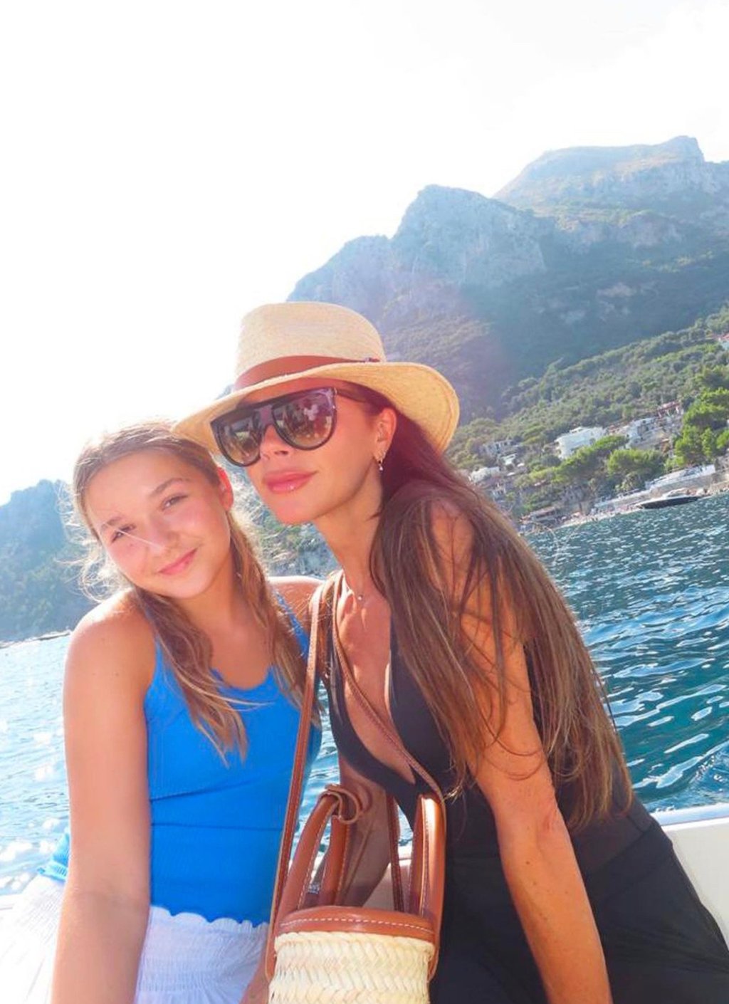 Harper and Victoria Beckham love to pose together for photos. Photo: @victoriabeckham/Instagram