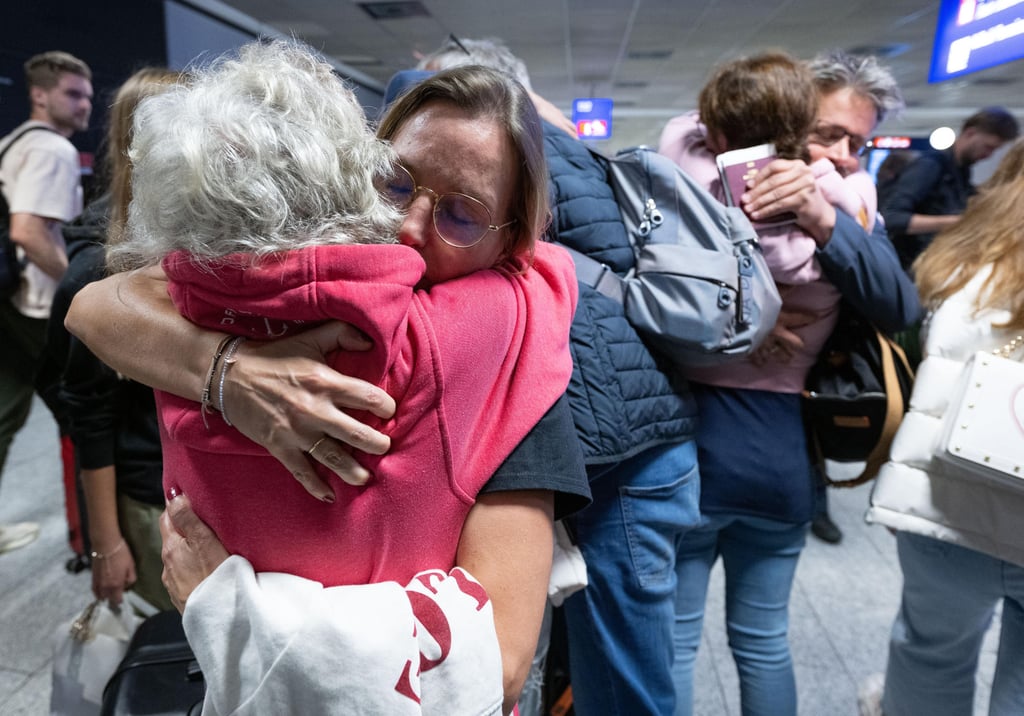 Relatives and friends embrace each other after the landing of an evacuation flight from Tel Aviv, Israel, at Frankfurt Airport in Germany on Thursday. Photo: dpa