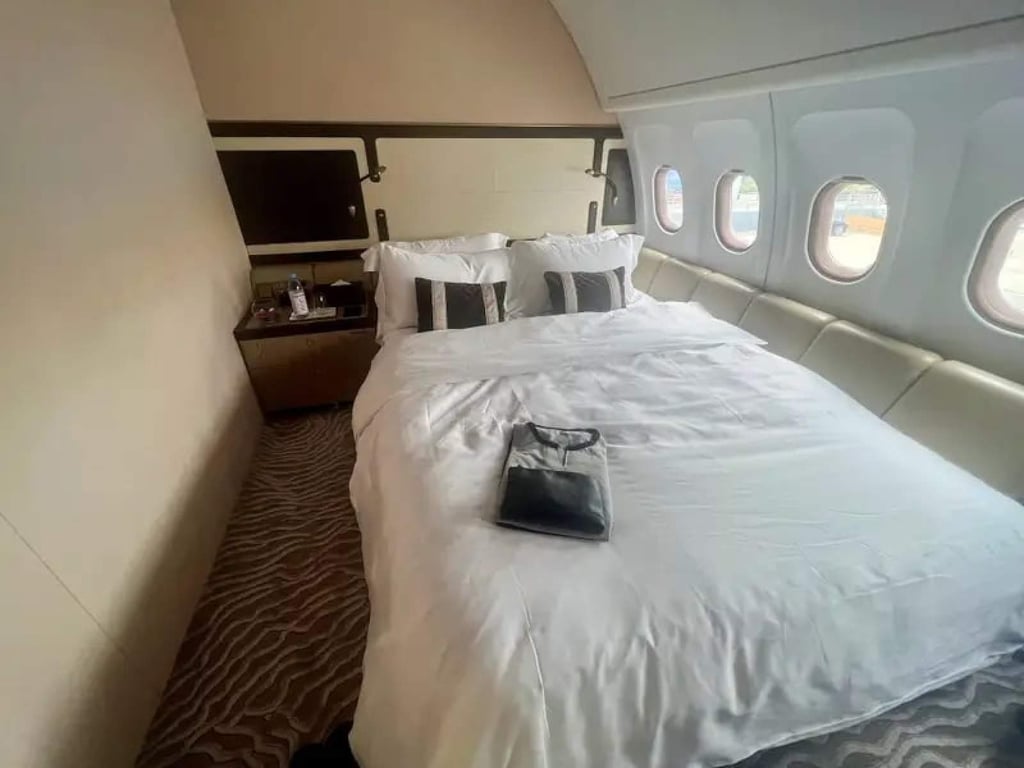 The bedroom in Qatar’s ACJ319 looks just like a hotel room, except in the sky The bedroom in Qatar’s ACJ319 looks just like a hotel room, except in the sky