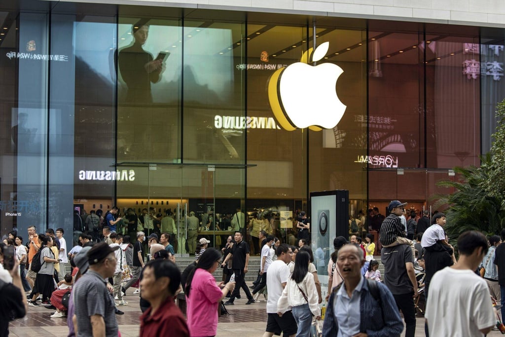 An Apple store on Nanjing Road shopping street in Shanghai, China. Photo: Bloomberg An Apple store on Nanjing Road shopping street in Shanghai, China. Photo: Bloomberg