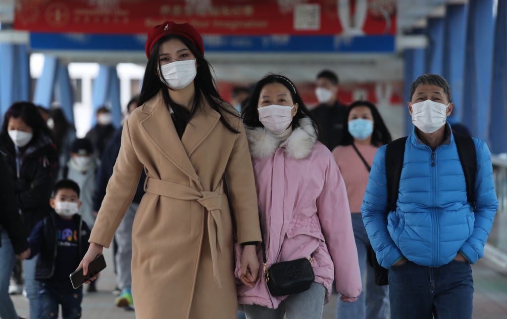 People walk through Central in January last year. The coming few days are forecast to be windy with a few rain patches. Photo: Xiaomei Chen People walk through Central in January last year. The coming few days are forecast to be windy with a few rain patches. Photo: Xiaomei Chen