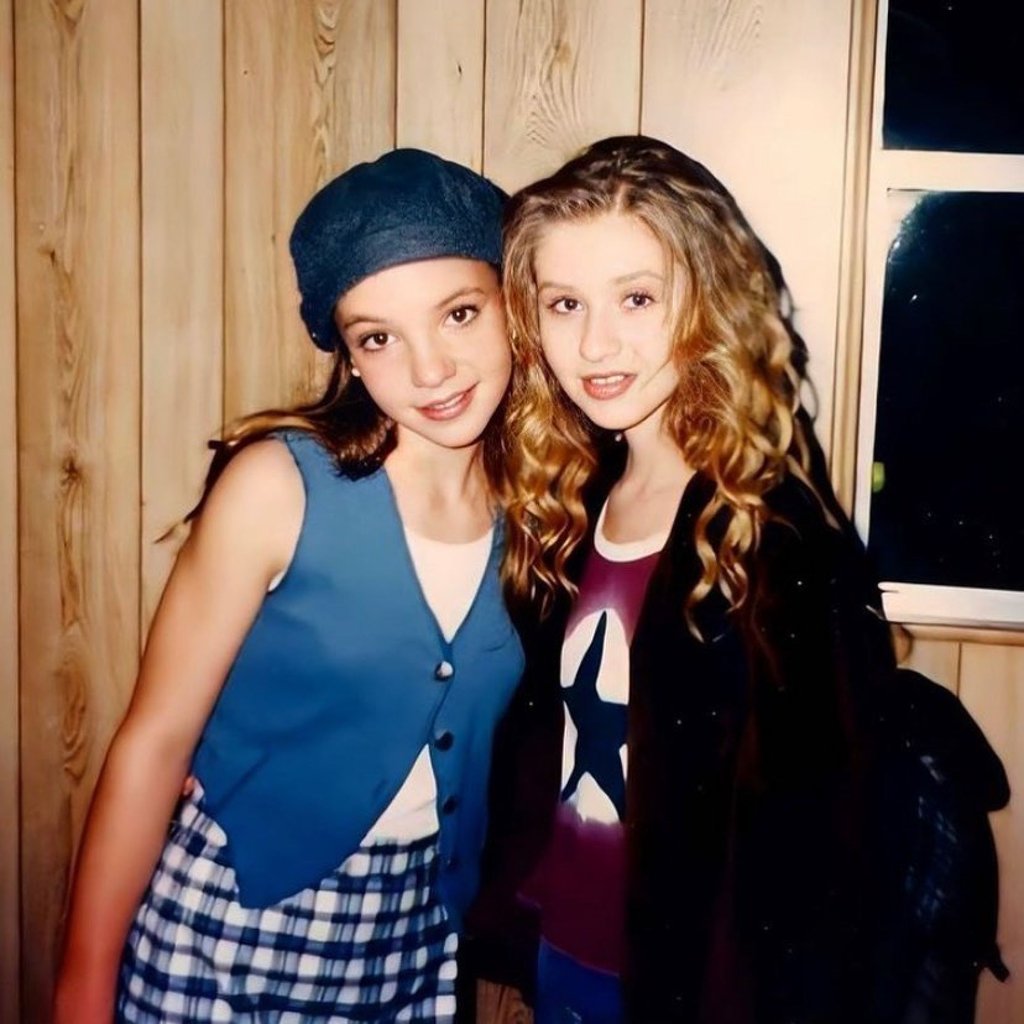 Britney Spears and Christina Aguilera in their Disney days. Photo: @empathmoon/Instagram