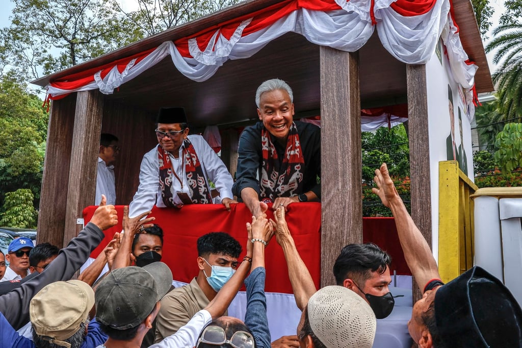 Presidential candidate Ganjar Pranowo (right) and his running mate Mahfud MD greet supporters as they leave the elections commission building in Jakarta. Photo: EPA-EFE Presidential candidate Ganjar Pranowo (right) and his running mate Mahfud MD greet supporters as they leave the elections commission building in Jakarta. Photo: EPA-EFE