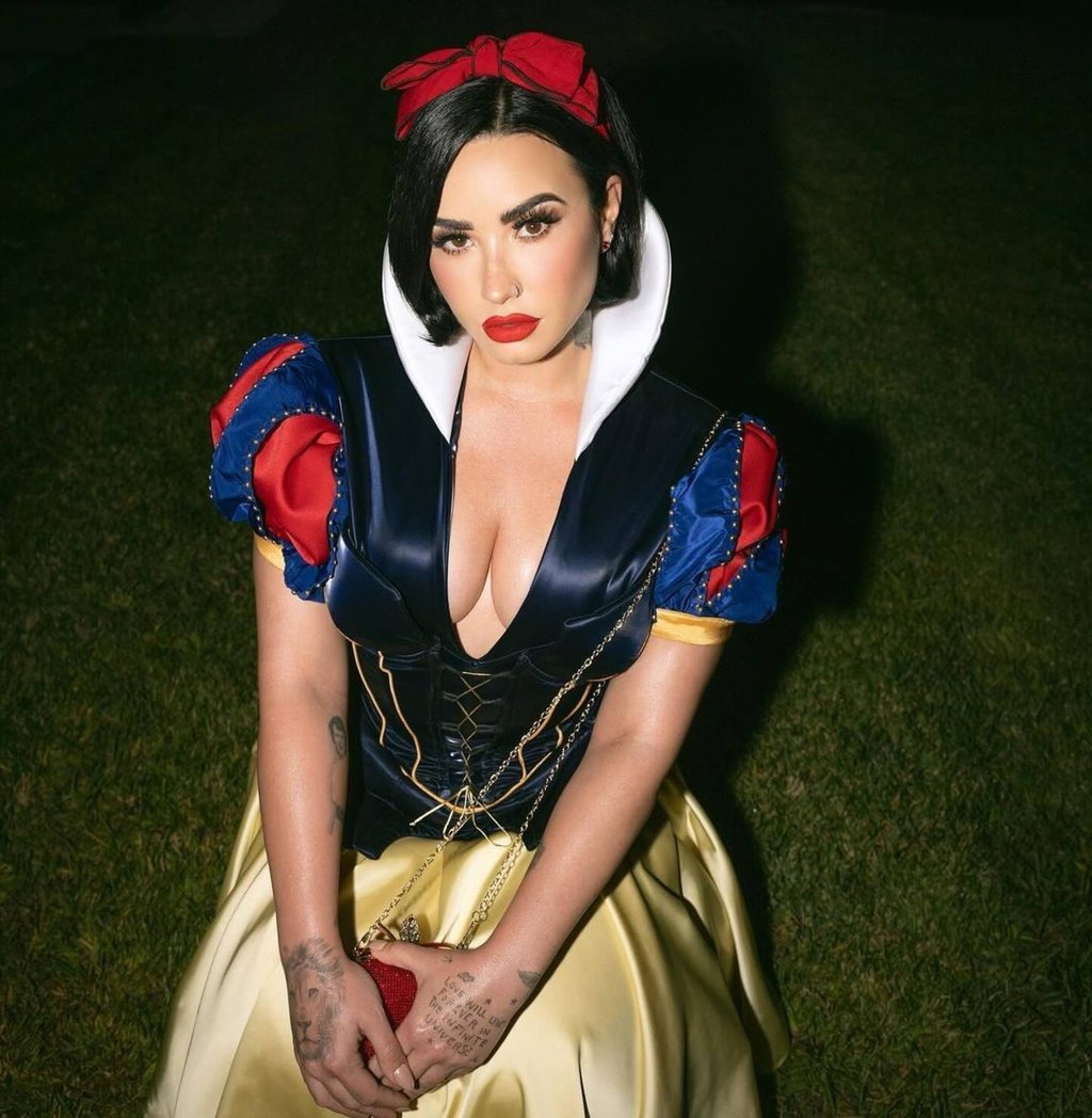 Demi lovato dress up top