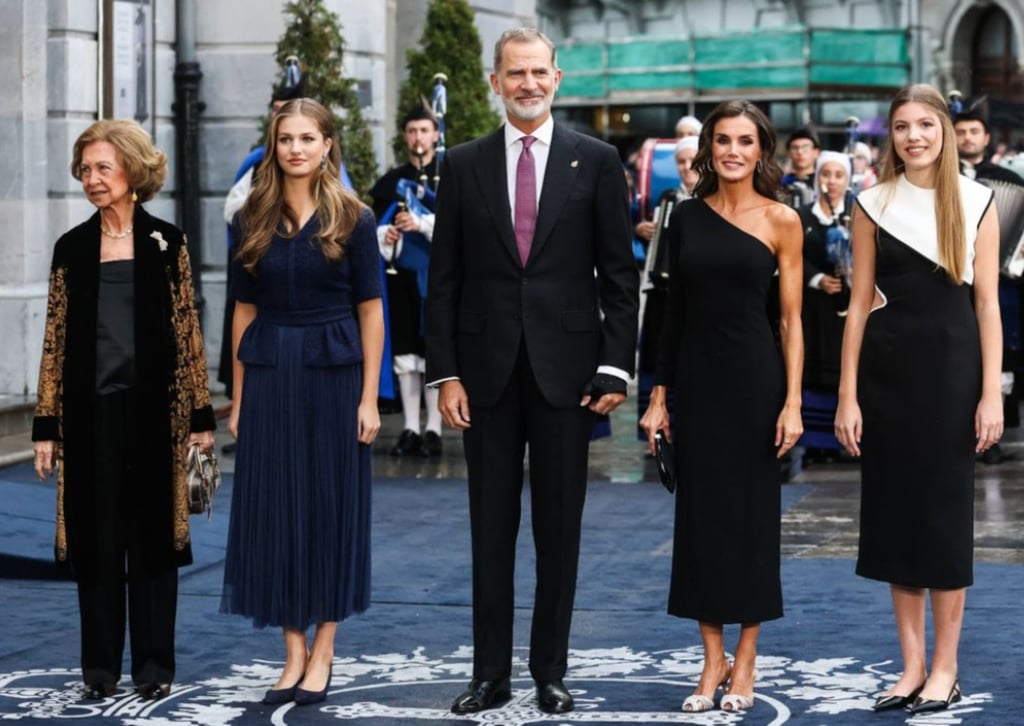 Princess Leonor with her blue-blooded family. Photo: @fundacionprincesadeasturias/Instagram