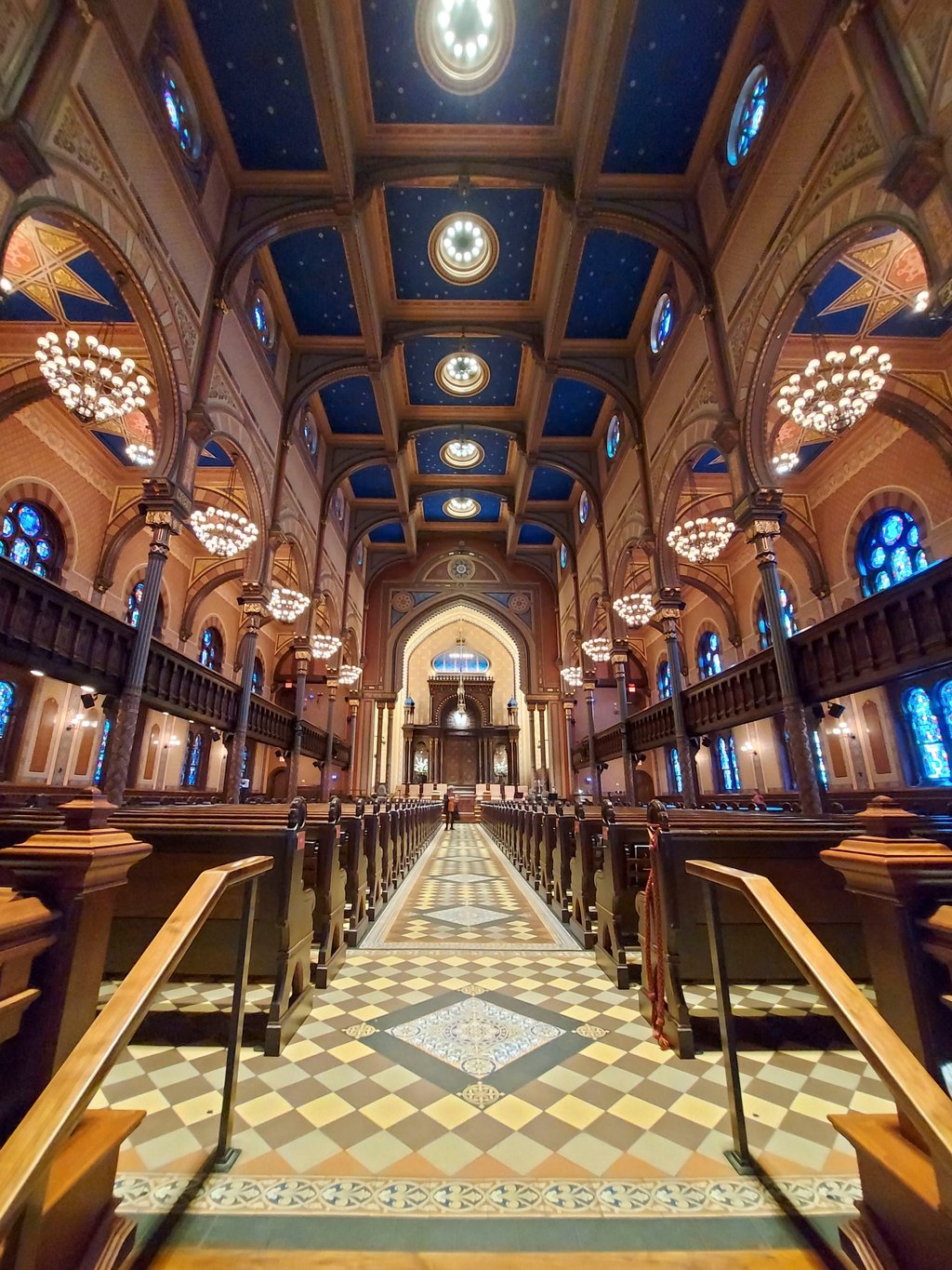 Inside the Central Synagogue on Lexington Avenue in New York, which once offered Muslims whose nearby mosque had been destroyed by fire a place to worship. Photo: Wee Kek Koon