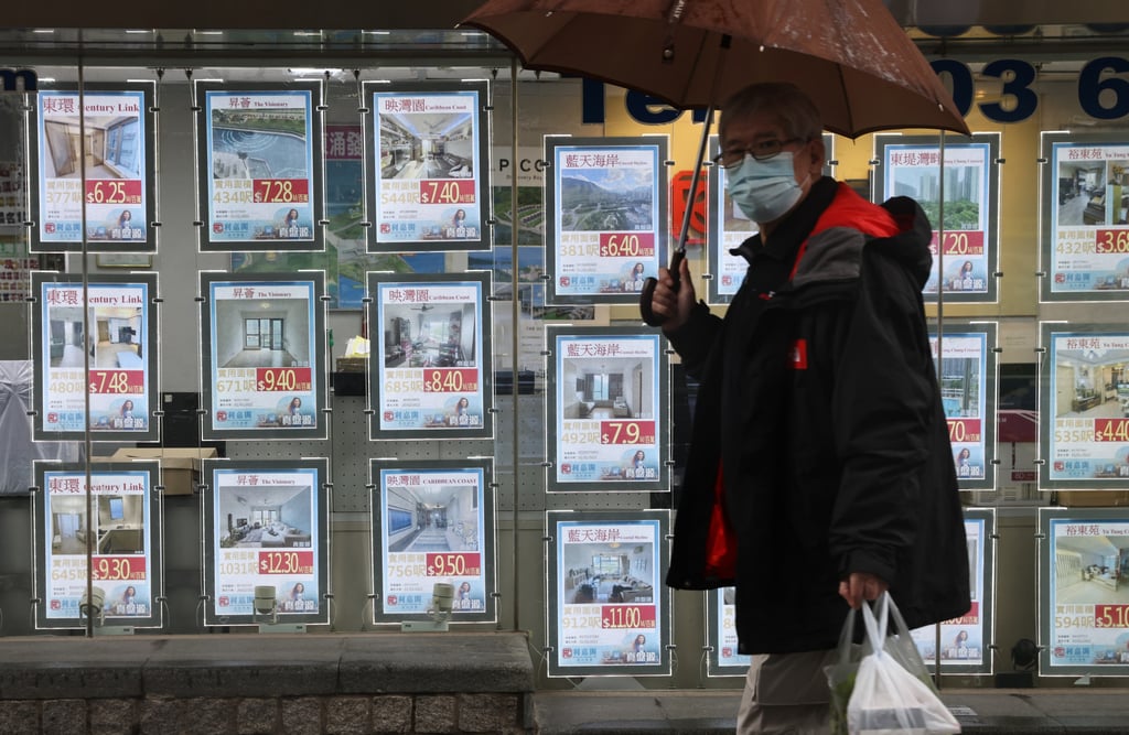 A property agency at Tung Chung. Photo: K. Y.