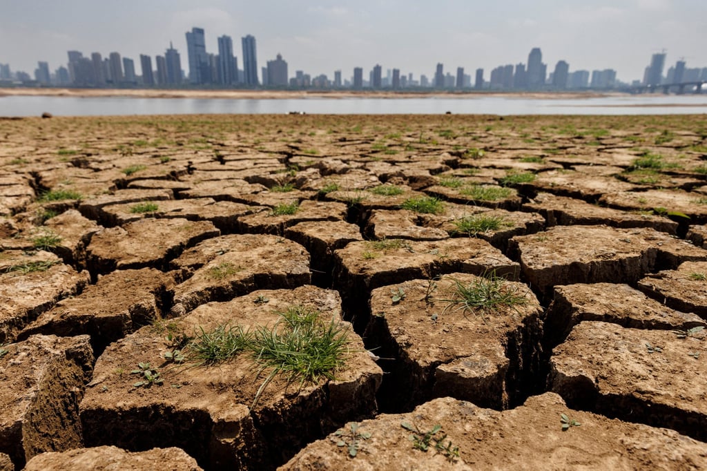 Cracks run through the partially dried-up river bed of the Gan River, a tributary to Poyang Lake during a regional drought in Nanchang, Jiangxi province, China. Photo: Reuters