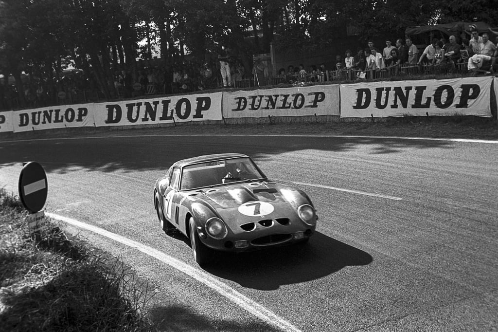 Lorenzo Bandini, Ferrari 330 LM/GTO, Le Mans 24 Hours, Circuit de la Sarthe, Le Mans, June 24, 1962. Photo: Getty Images