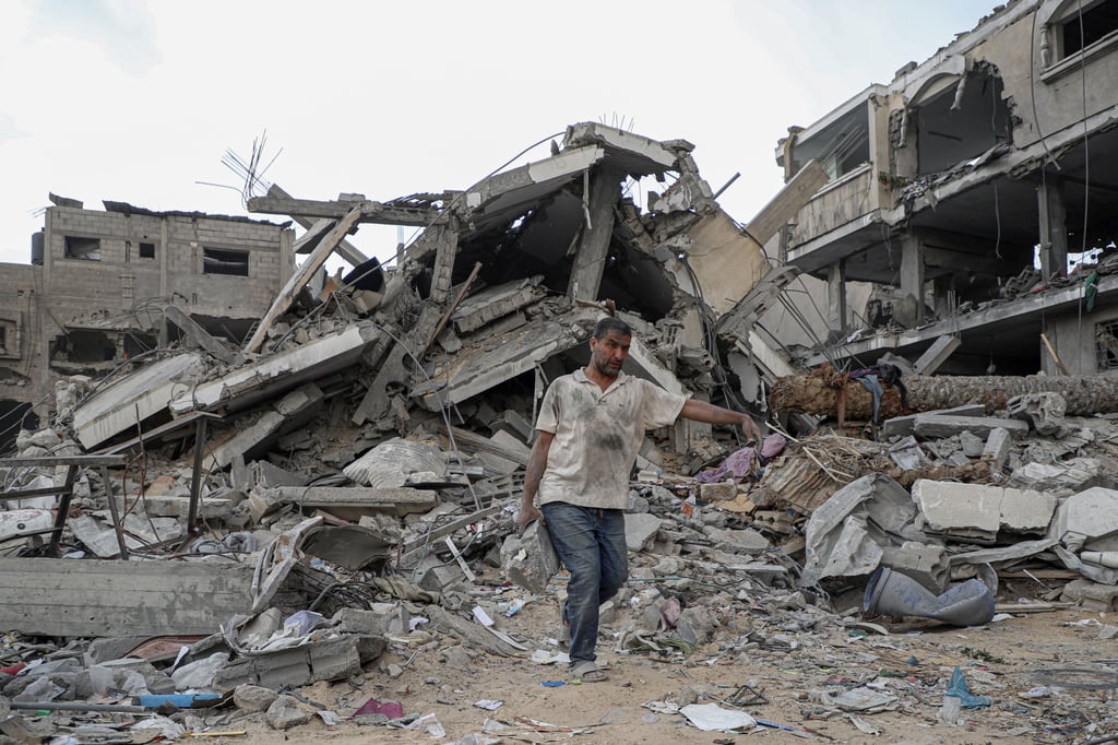 A man inspects the devastating effects of Israeli air strikes in the southern Gaza Strip city of Khan Younis on Sunday. About two-thirds of Gaza’s 2.3 million people have been left homeless and at least 11,000 are dead amid the conflict. Photo: Xinhua A man inspects the devastating effects of Israeli air strikes in the southern Gaza Strip city of Khan Younis on Sunday. About two-thirds of Gaza’s 2.3 million people have been left homeless and at least 11,000 are dead amid the conflict. Photo: Xinhua