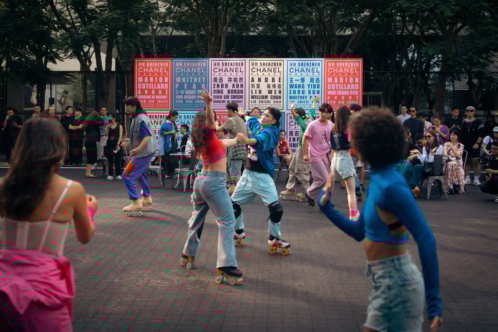 【CHANEL】バングル CCロゴ レタリング ワンピースに合う 24SS Style Edit: Chanel's cruise 2023-24 brought Barbiecore to