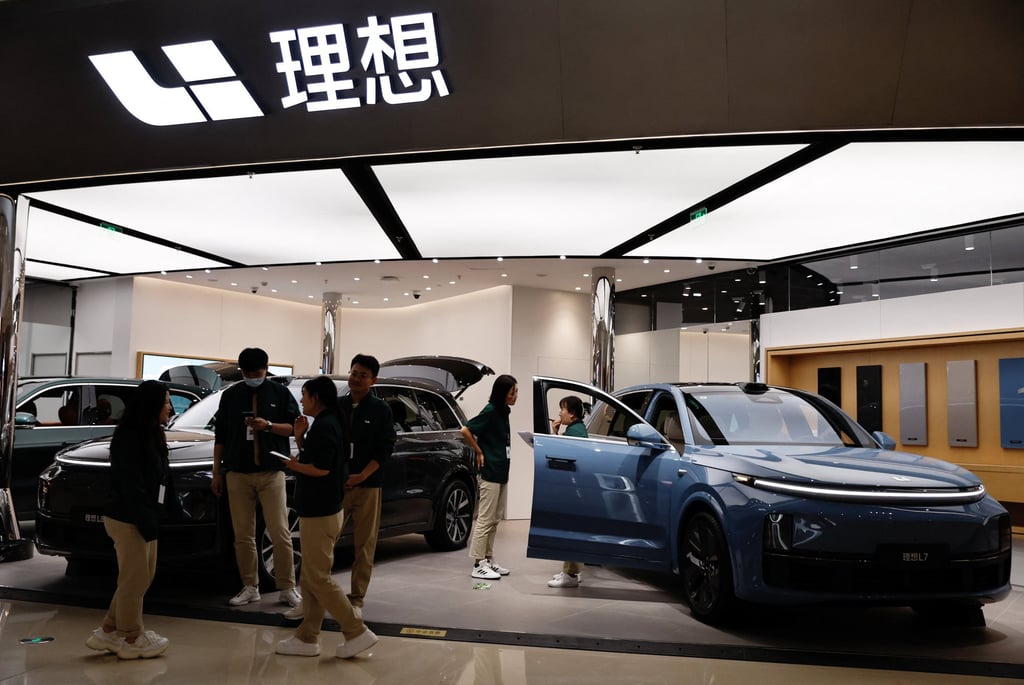 Staff members stand at the booth of Chinese electric vehicle (EV) maker Li Auto, at a shopping mall in Beijing, China November 3, 2023. Photo: Reuters Staff members stand at the booth of Chinese electric vehicle (EV) maker Li Auto, at a shopping mall in Beijing, China November 3, 2023. Photo: Reuters