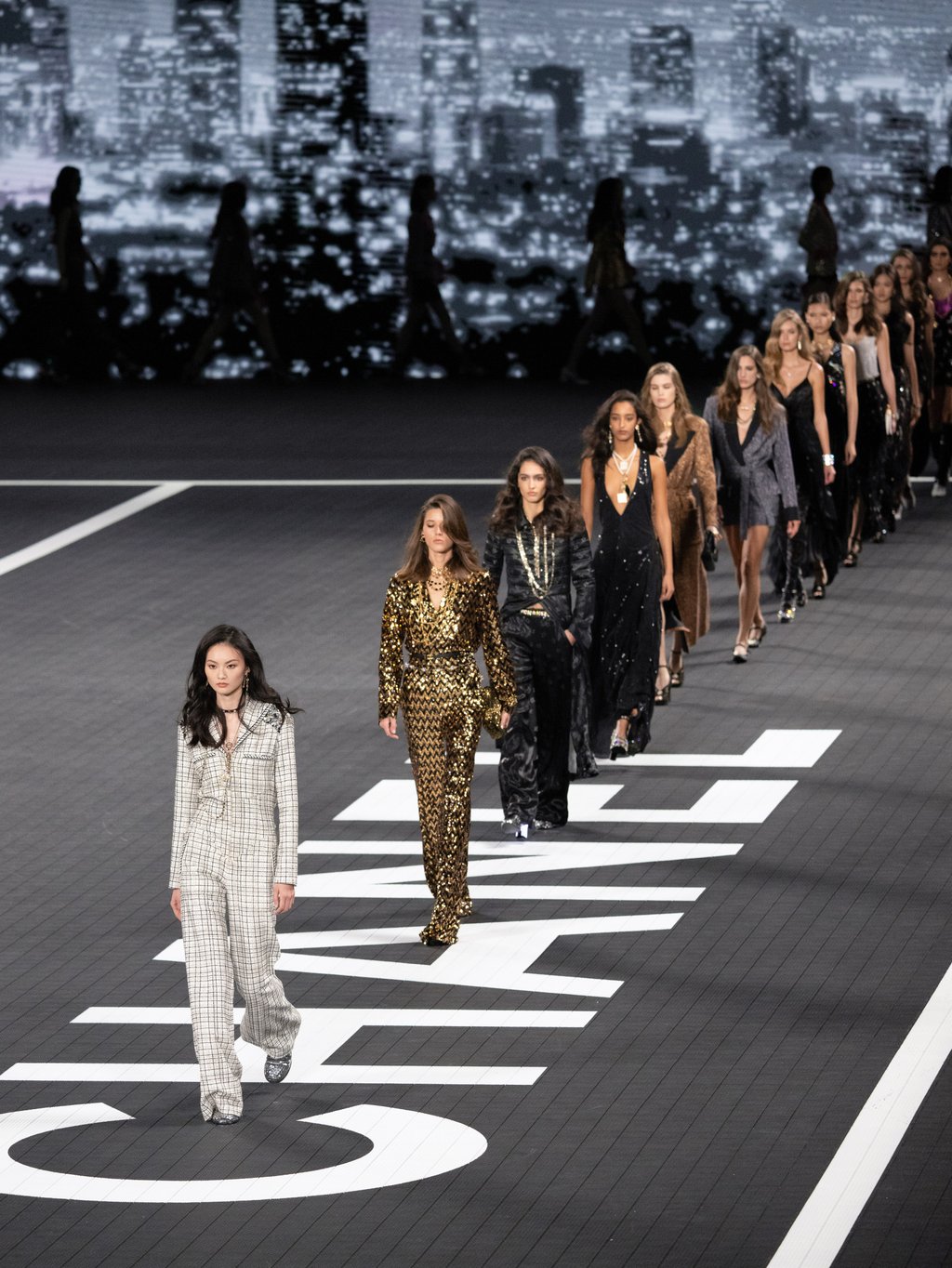 【CHANEL】バングル CCロゴ レタリング ワンピースに合う 24SS Style Edit: Chanel's cruise 2023-24 brought Barbiecore to