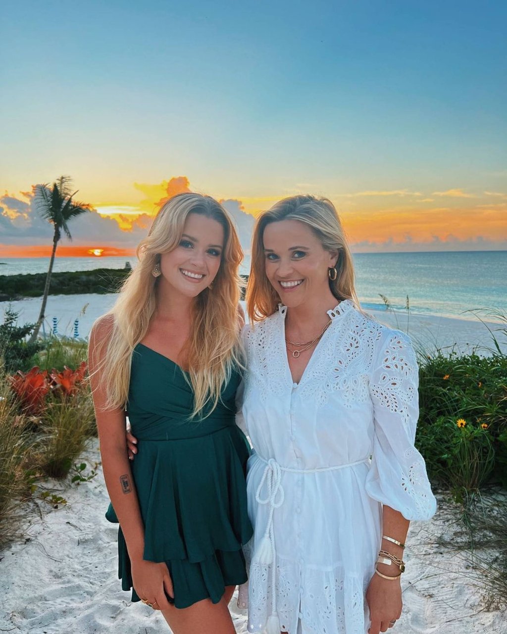 Ava Phillippe and Reese Witherspoon know how to do summery chic. Photo: @reesewitherspoon/Instagram