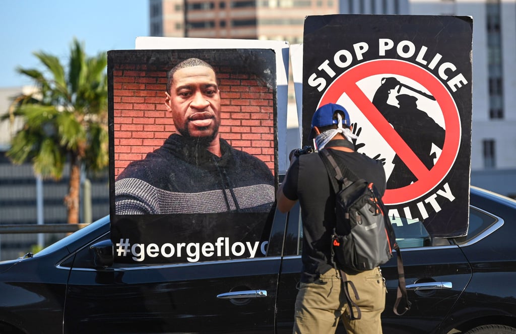 A poster bearing an image of George Floyd, killed by police in 2020, in downtown Los Angeles, California. Photo: AFP