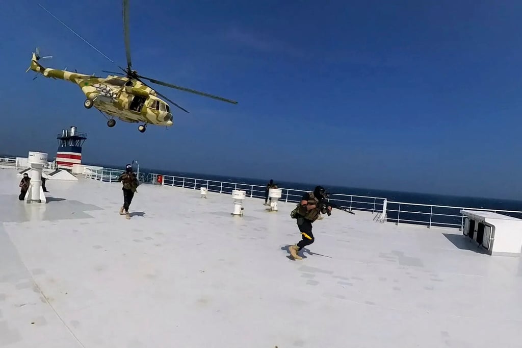 Houthi forces boarding the cargo ship Galaxy Leader on November 19. Photo: AP Houthi forces boarding the cargo ship Galaxy Leader on November 19. Photo: AP