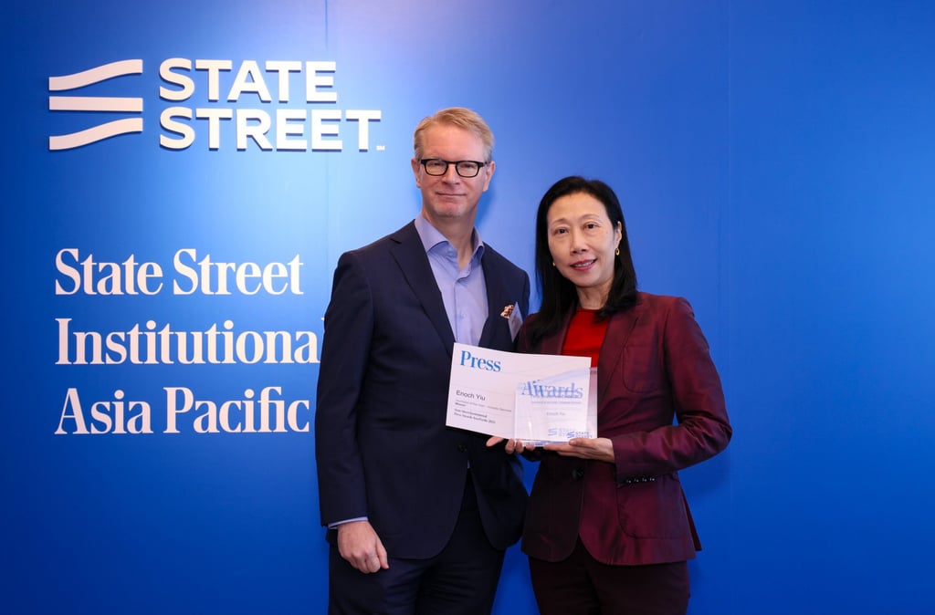 SCMP’s Enoch Yiu received the winner’s certificate in the “Investor Services” category at State Street Corporation’s 2023 Asia-Pacific Institutional Press Awards from the awards’ judge Jame DiBiasio on November 28, 2023 at the American Club. Photo: State Street SCMP’s Enoch Yiu received the winner’s certificate in the “Investor Services” category at State Street Corporation’s 2023 Asia-Pacific Institutional Press Awards from the awards’ judge Jame DiBiasio on November 28, 2023 at the American Club. Photo: State Street