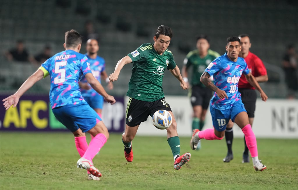 Kim Dong-jin’s team were beaten 2-1 by two-time Asian champions Jeonbuk on Wednesday. Photo: Sam Tsang Kim Dong-jin’s team were beaten 2-1 by two-time Asian champions Jeonbuk on Wednesday. Photo: Sam Tsang