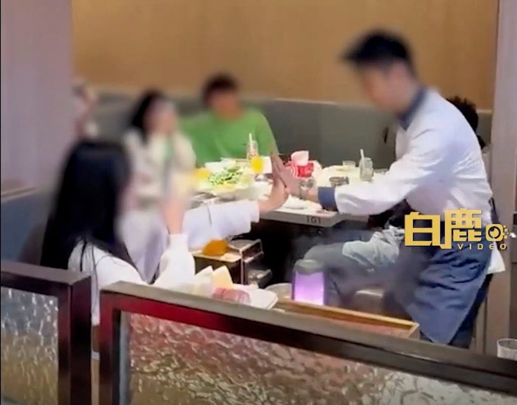 The restaurant chain says it encourages personalised service but not to the extent that makes customers feel uncomfortable. Photo: Weibo The restaurant chain says it encourages personalised service but not to the extent that makes customers feel uncomfortable. Photo: Weibo