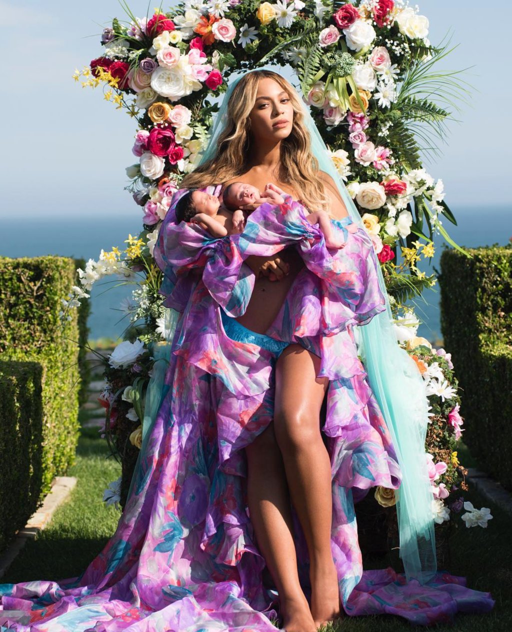 8 of Beyonce s cutest matching fashion moments with twins Rumi and Sir from all white for the Halo singer s vow renewals with Jay Z to dressing as Lisa Bonet and Zoe Kravitz for Halloween