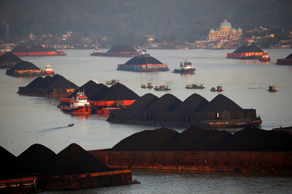 Coal barges queue to be pulled along the Mahakam river in Samarinda, East Kalimantan province, Indonesia. Photo: Reuters